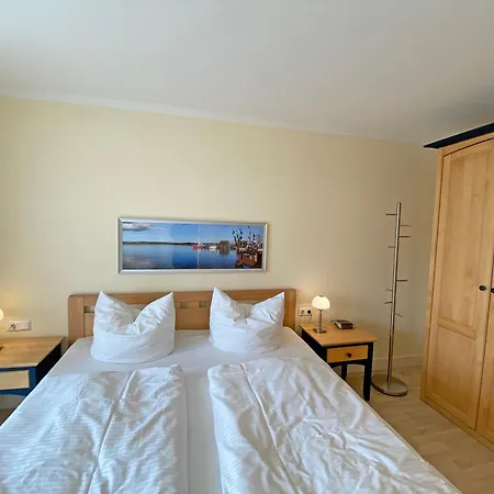 Haus Ruegenscher Bodden Whg 02 Mit Meerblick Apartment *